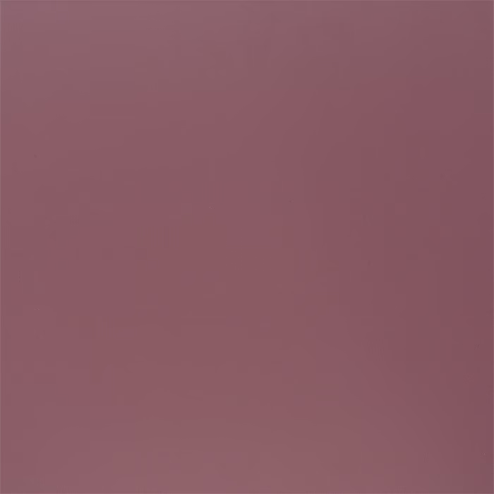 Ein glatter, einfarbiger Hintergrund in einem satten Magentaton. Die Oberfläche ist gleichmäßig ohne Muster oder Texturen, was eine moderne und minimalistische Ästhetik schafft. Das Licht ist gleichmäßig, was die Lebendigkeit der Farbe verstärkt, ohne Blendung oder Schatten.