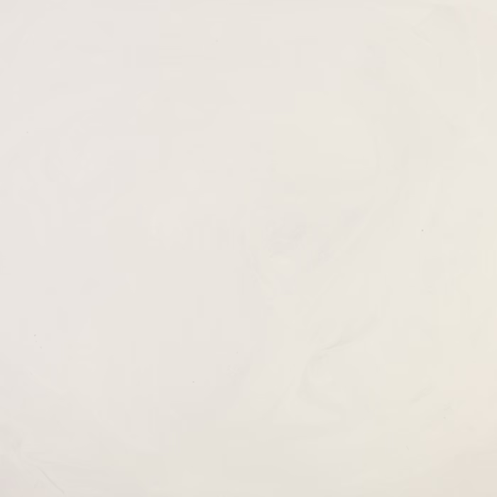Eine glatte und subtile Textur, die einen sanften, cremefarbenen Hintergrund schafft, mit Wirbeln und Wellen, die Tiefe und Interesse hinzufügen. Das Gesamtbild wirkt beruhigend und minimalistisch, ideal für verschiedene künstlerische oder gestalterische Anwendungen.